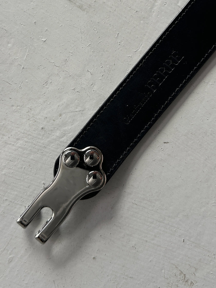 GIANFRANCO FERRÉ - early 2000s LEATHER BELT WITH HOOK BUCKLE DETAIL