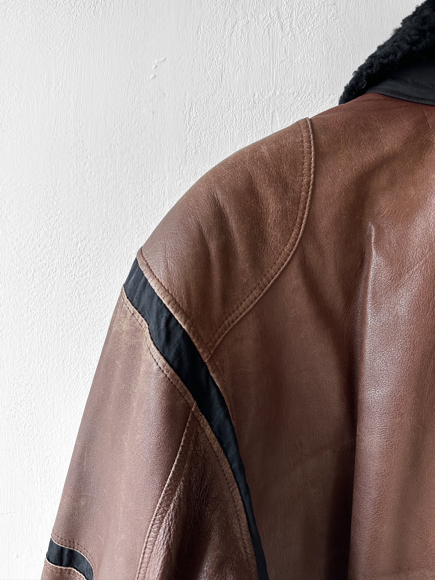 ICEBERG - 1980s LEATHER BOMBER JACKET WITH SHEARLING COLLAR