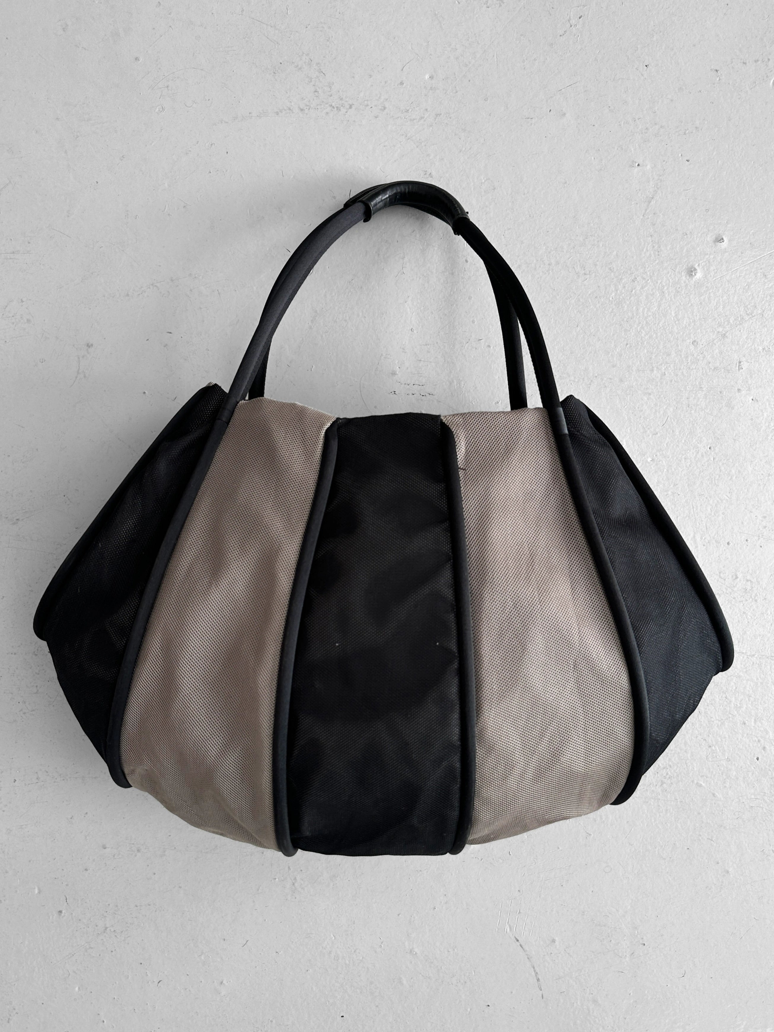 ISSEY MIYAKE PLEATS PLEASE - early 2000s MESH BALLOON TOTE BAG