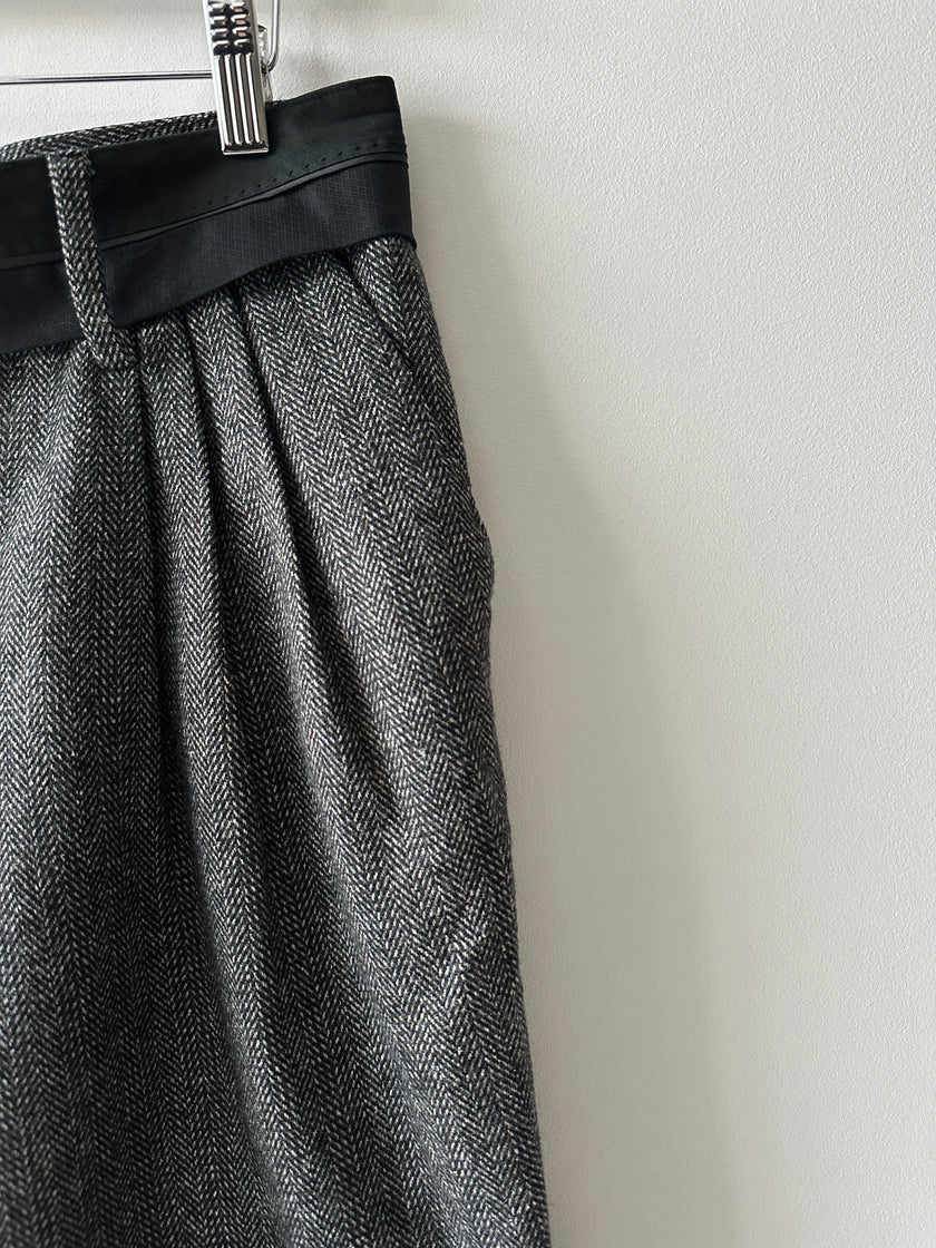 DOLCE & GABBANA - early 2000s FRONT PLEATS HERRINGBONE SHORTS