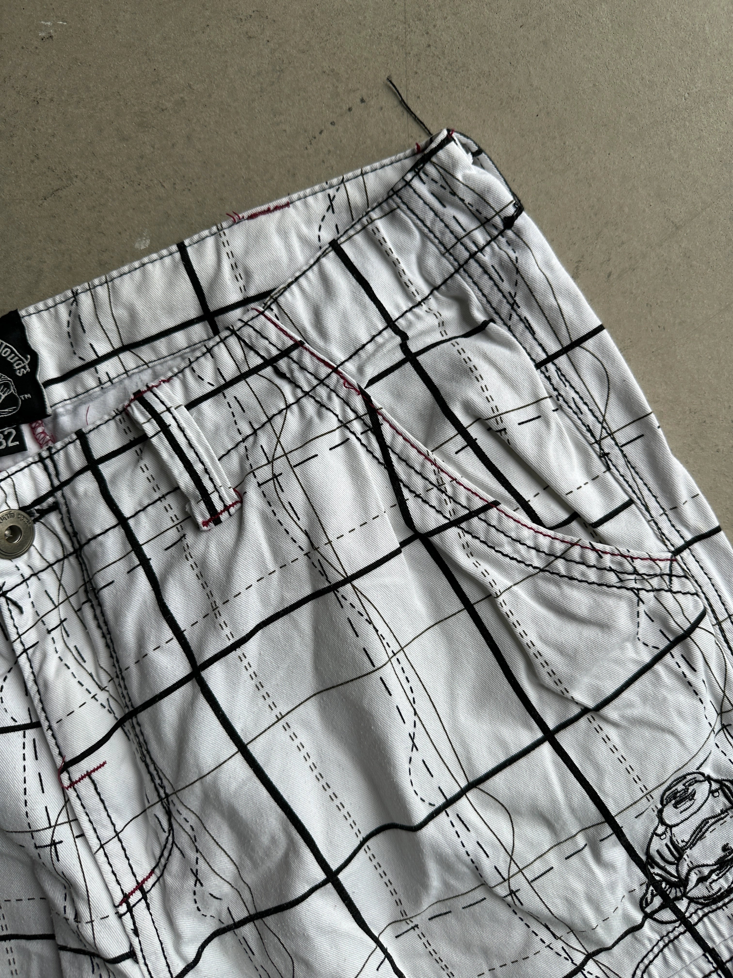 2000s PRINTED CARGO BERMUDA SHORTS