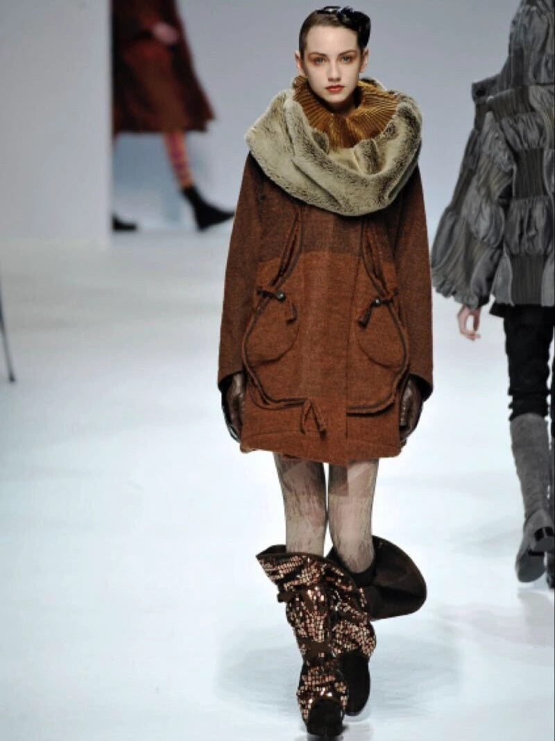 ISSEY MIYAKE A/W 2010 FUR COLLAR