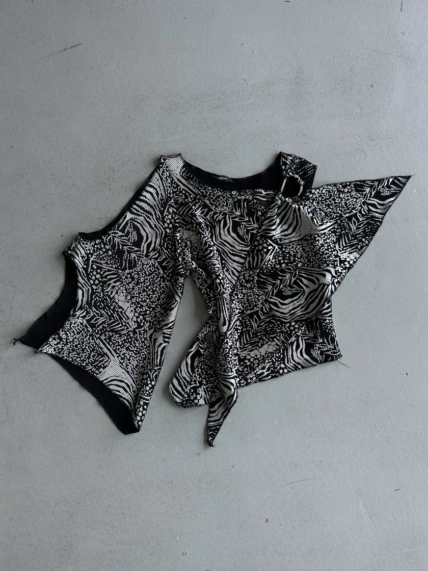 1990s ASYMMETRICAL TOP WITH FLOWING SLEEVE