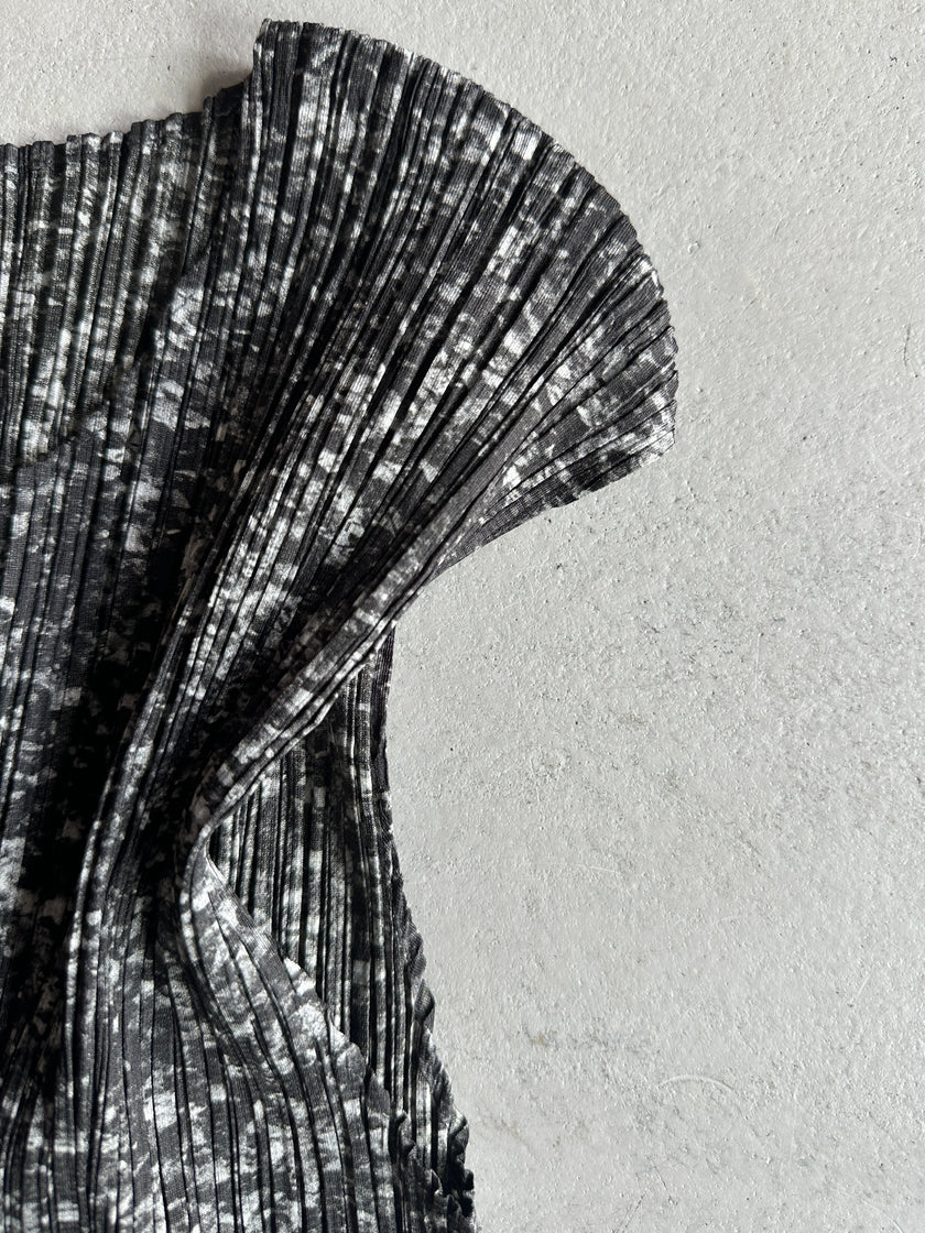 ISSEY MIYAKE PLEATS PLEASE - S/S 2008 ROUND NECK LONG VEST