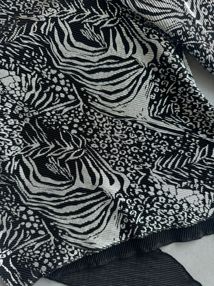 1990s ASYMMETRICAL TOP WITH FLOWING SLEEVE