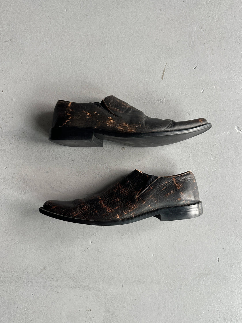 COMME DES GARÇONS - 1990s DISTRESSED LEATHER POINTED SLIP ON SHOES