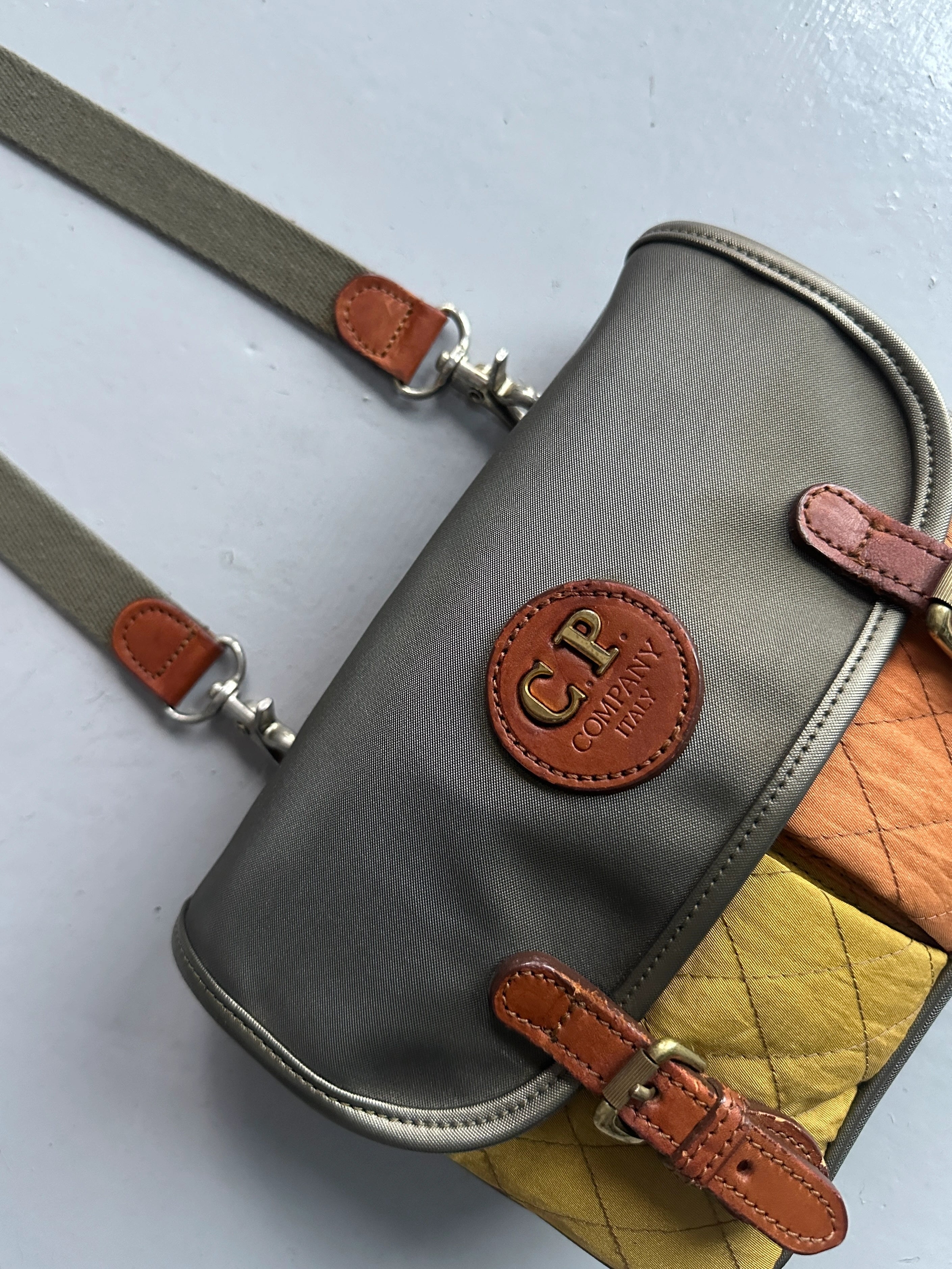 C.P. COMPANY - 1980s MESSENGER BAG WITH CONTRASTING QUILTED FRONT POCKETS