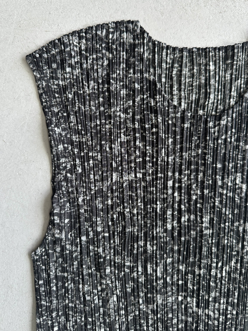 ISSEY MIYAKE PLEATS PLEASE - S/S 2008 ROUND NECK LONG VEST