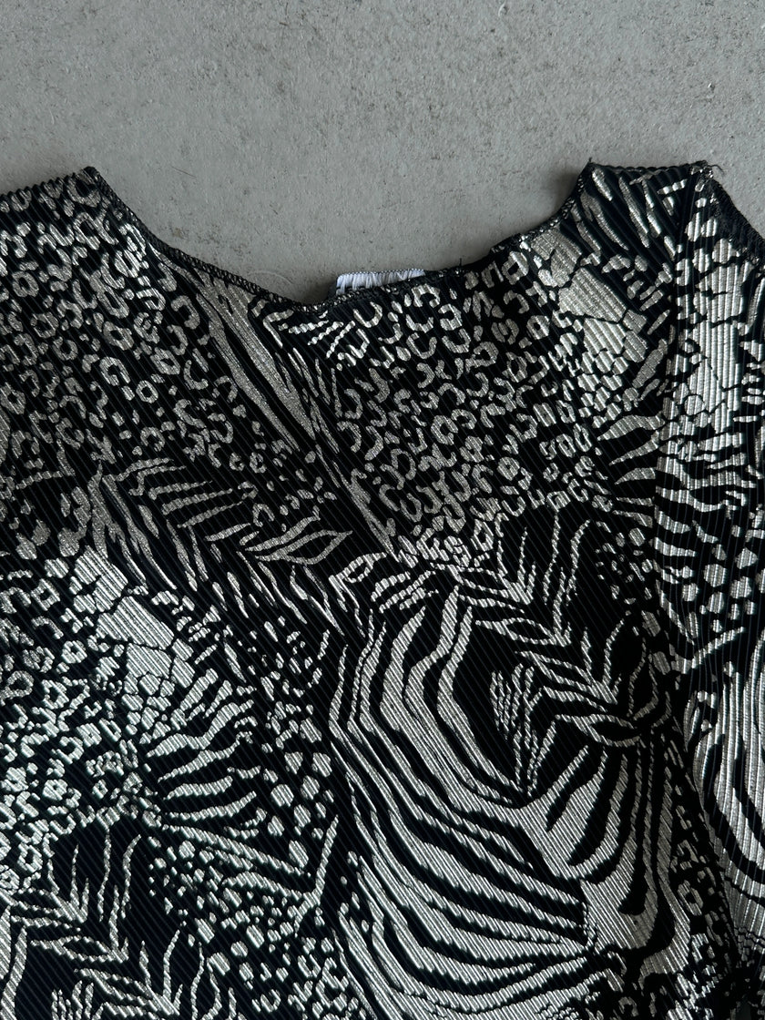 1990s ASYMMETRICAL TOP WITH FLOWING SLEEVE