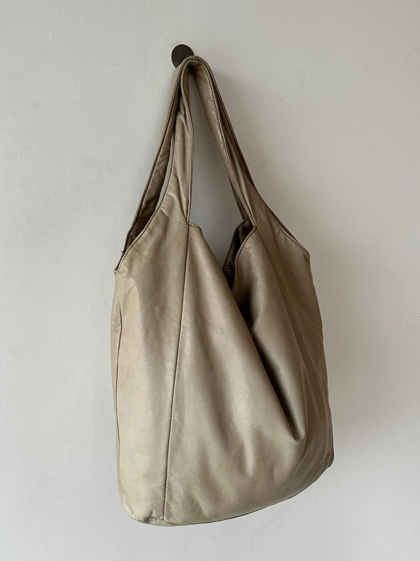 ISSEY MIYAKE PLANTATION - 1990s LEATHER SLOUCHY SHOULDER BAG