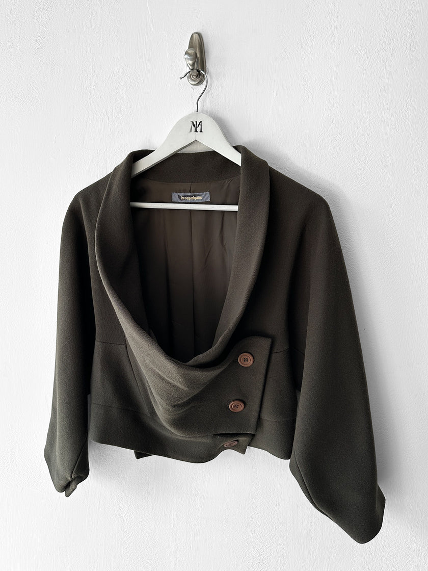 ISSEY MIYAKE - F/W 1989 CROP FIT SCULPTURAL JACKET WITH DRAPED COLLAR