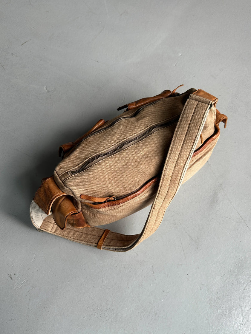 YOHJI YAMAMOTO Y'SACCS - 1990s SHOULDER BAG WITH OVERSIZED LEATHER POCKET