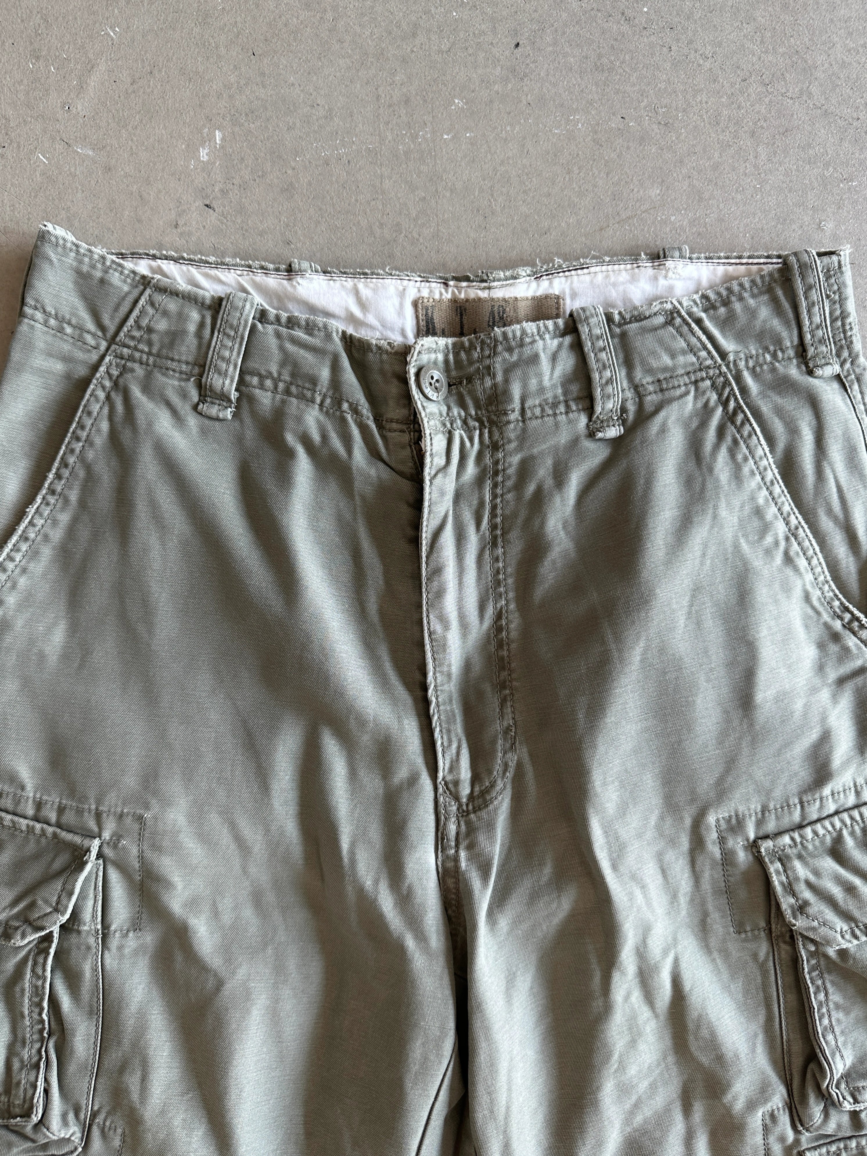 1990s CARGO BERMUDA SHORTS