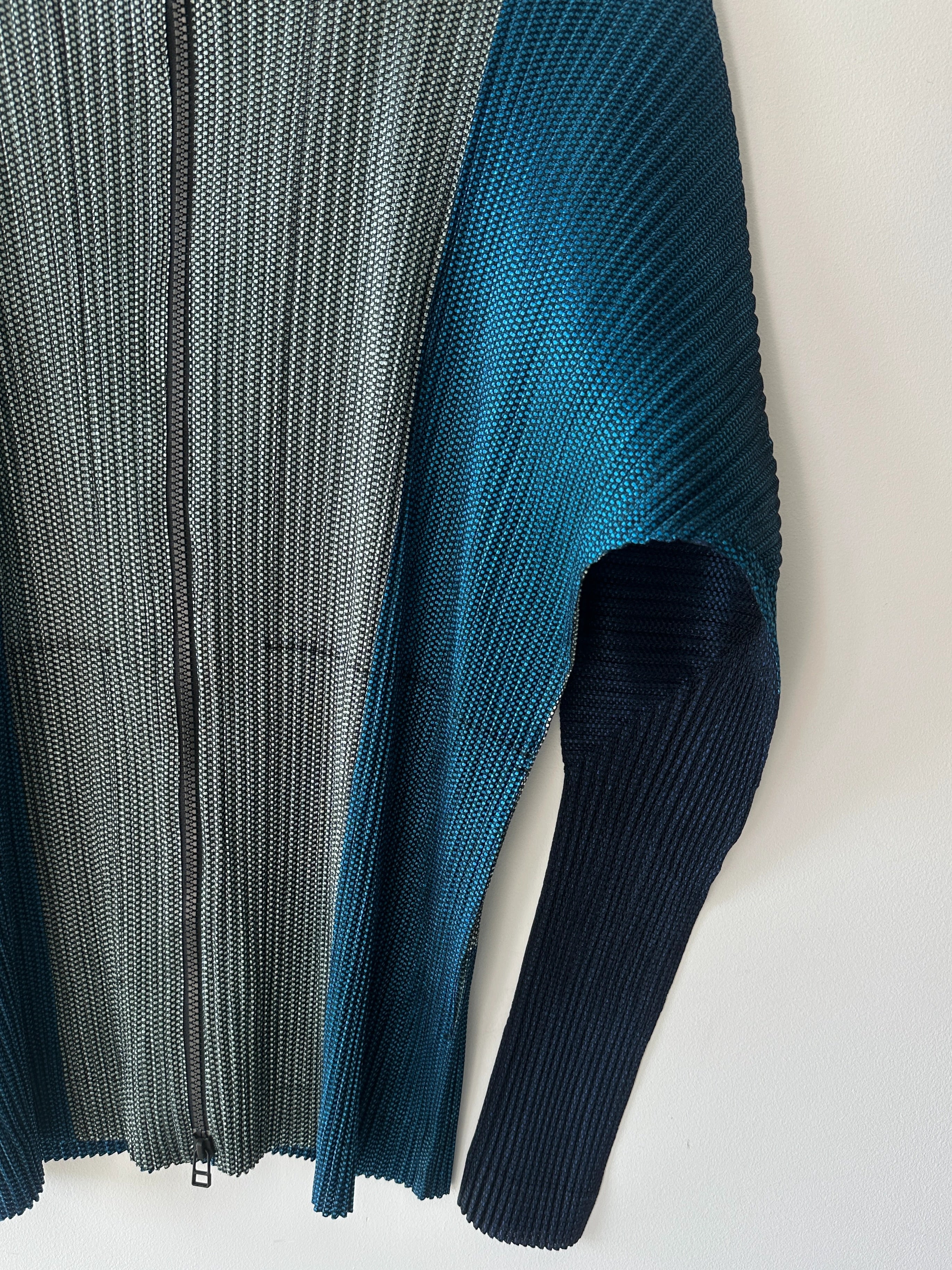 ISSEY MIYAKE - A/W 2013 PLEATED ZIPPED LONG SLEEVE TOP