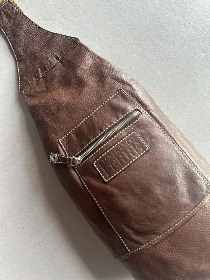 GIANFRANCO FERRÉ - 1990s LEATHER SLING BAG