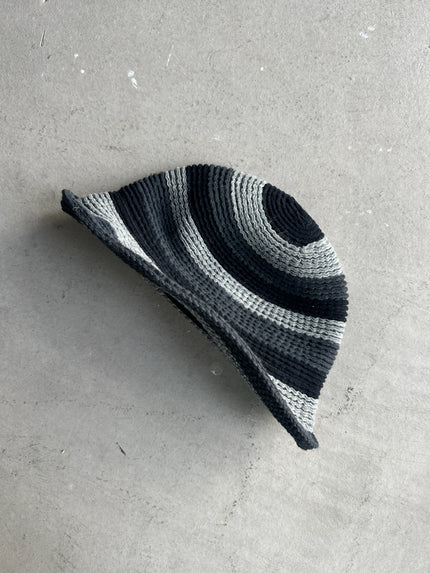 EMPORIO ARMANI - 1980s KNITTED BUCKET HAT