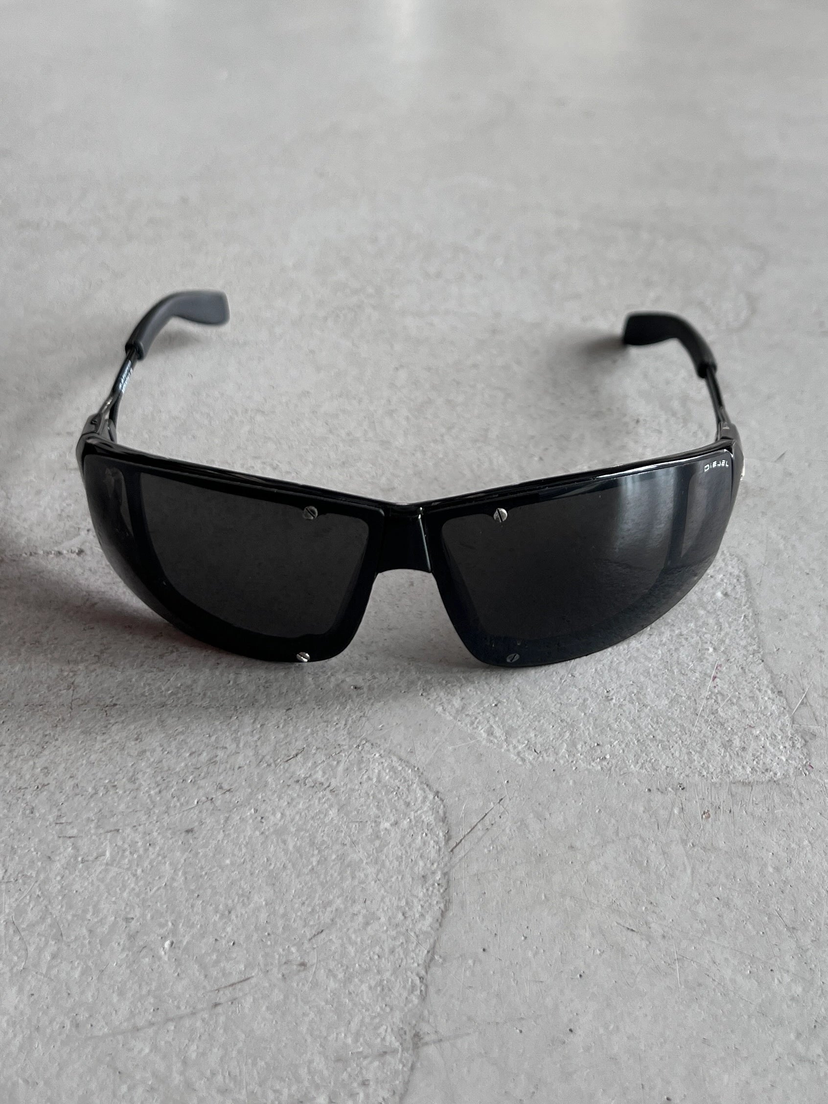 DIESEL - 2000s WRAPAROUND SUNGLASSES WITH METAL SCREW DETAIL
