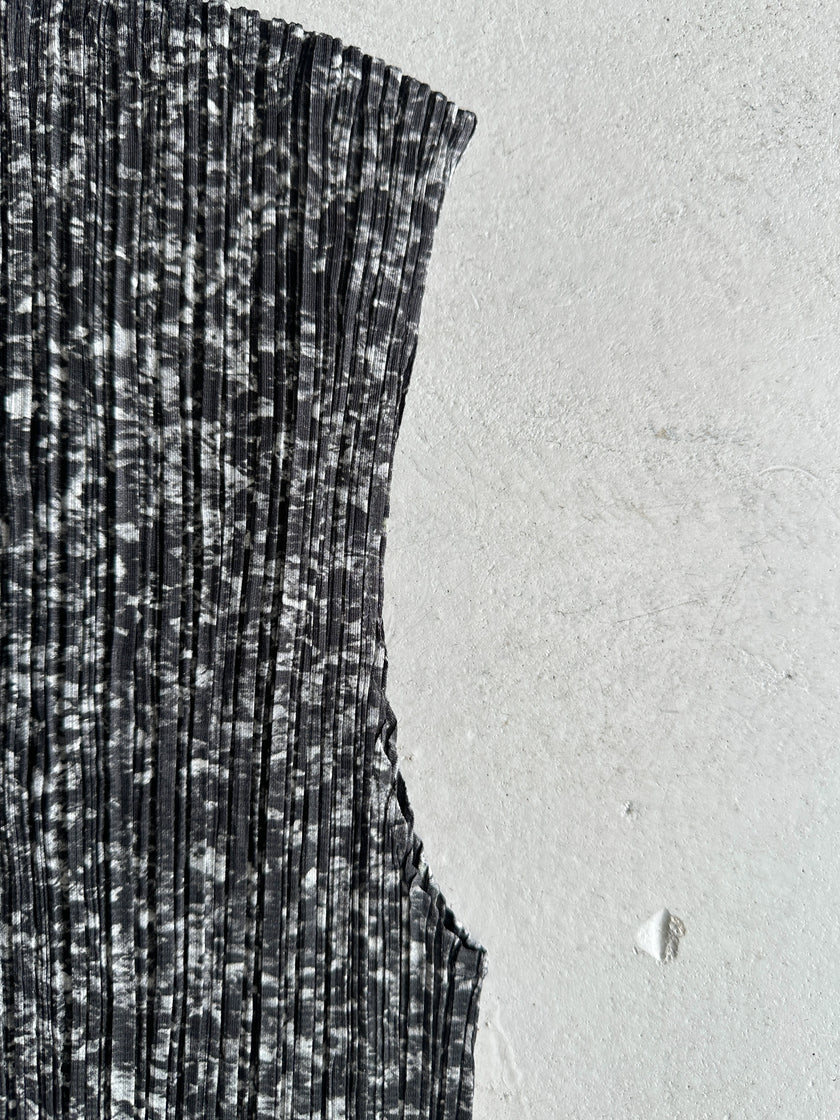 ISSEY MIYAKE PLEATS PLEASE - S/S 2008 ROUND NECK LONG VEST