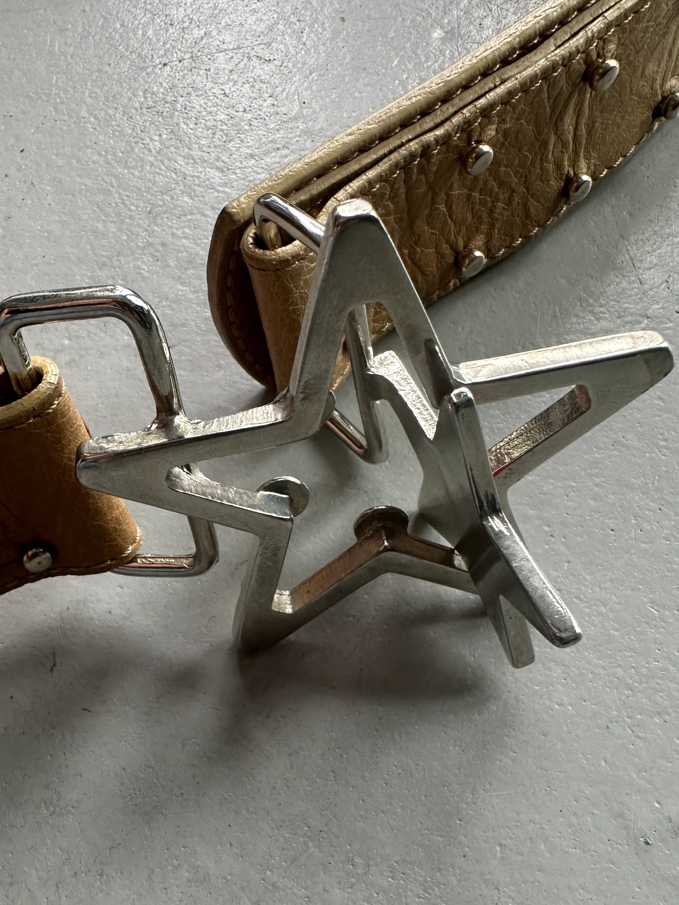 ANDREW MACKENZIE - 2000s STAR BUCKLE LOGO LEATHER BELT