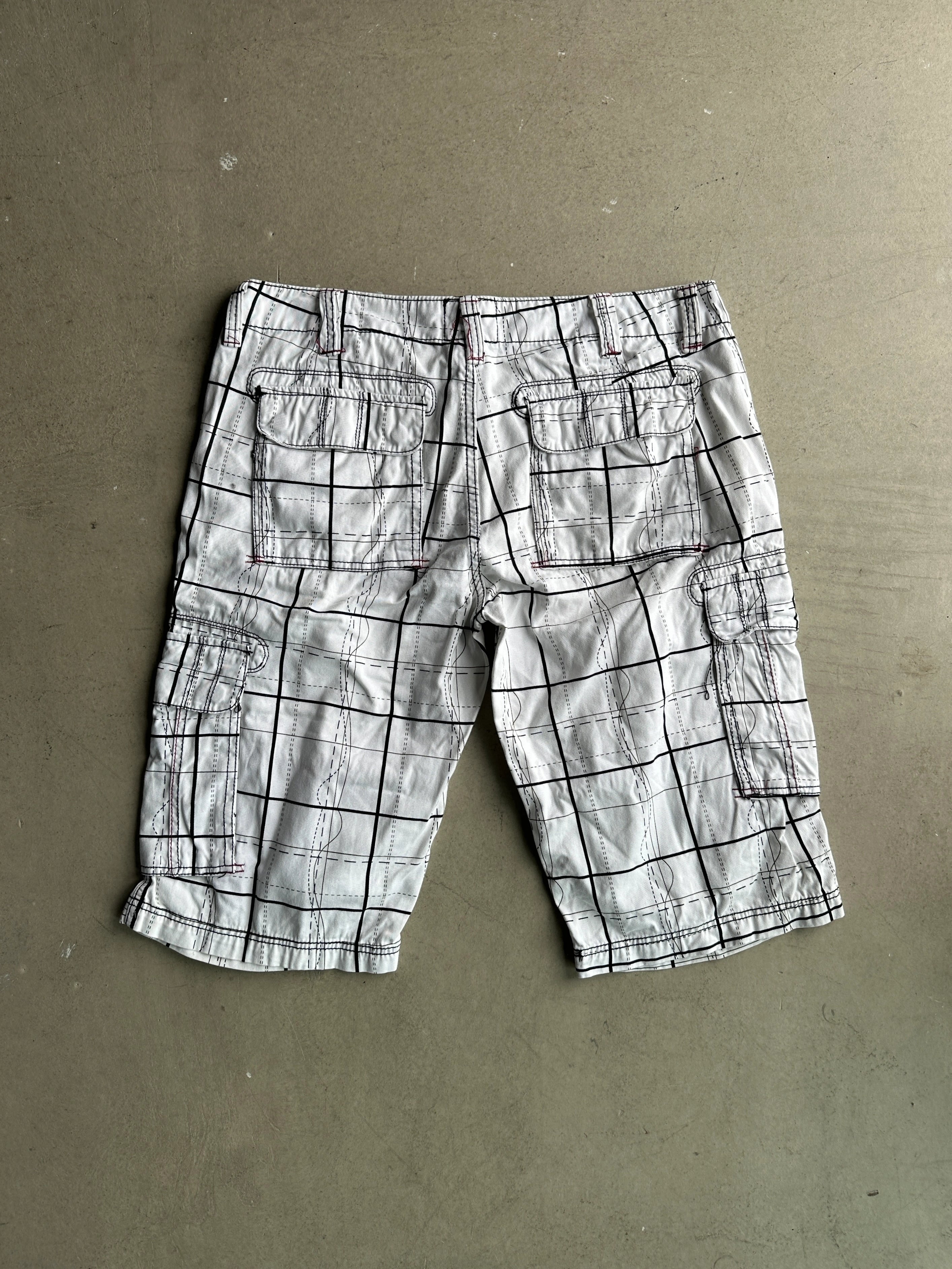 2000s PRINTED CARGO BERMUDA SHORTS