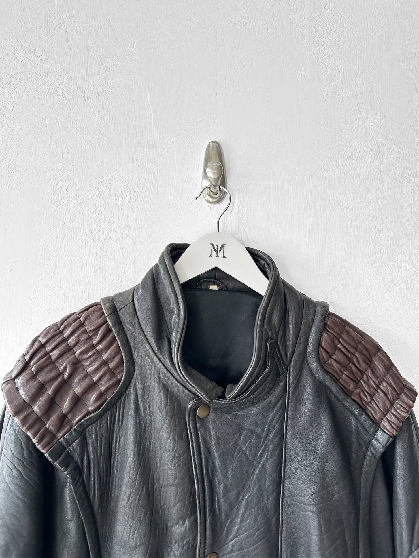 ITALIAN LABEL 1980s HEAVY LEATHER BOMBER JACKET