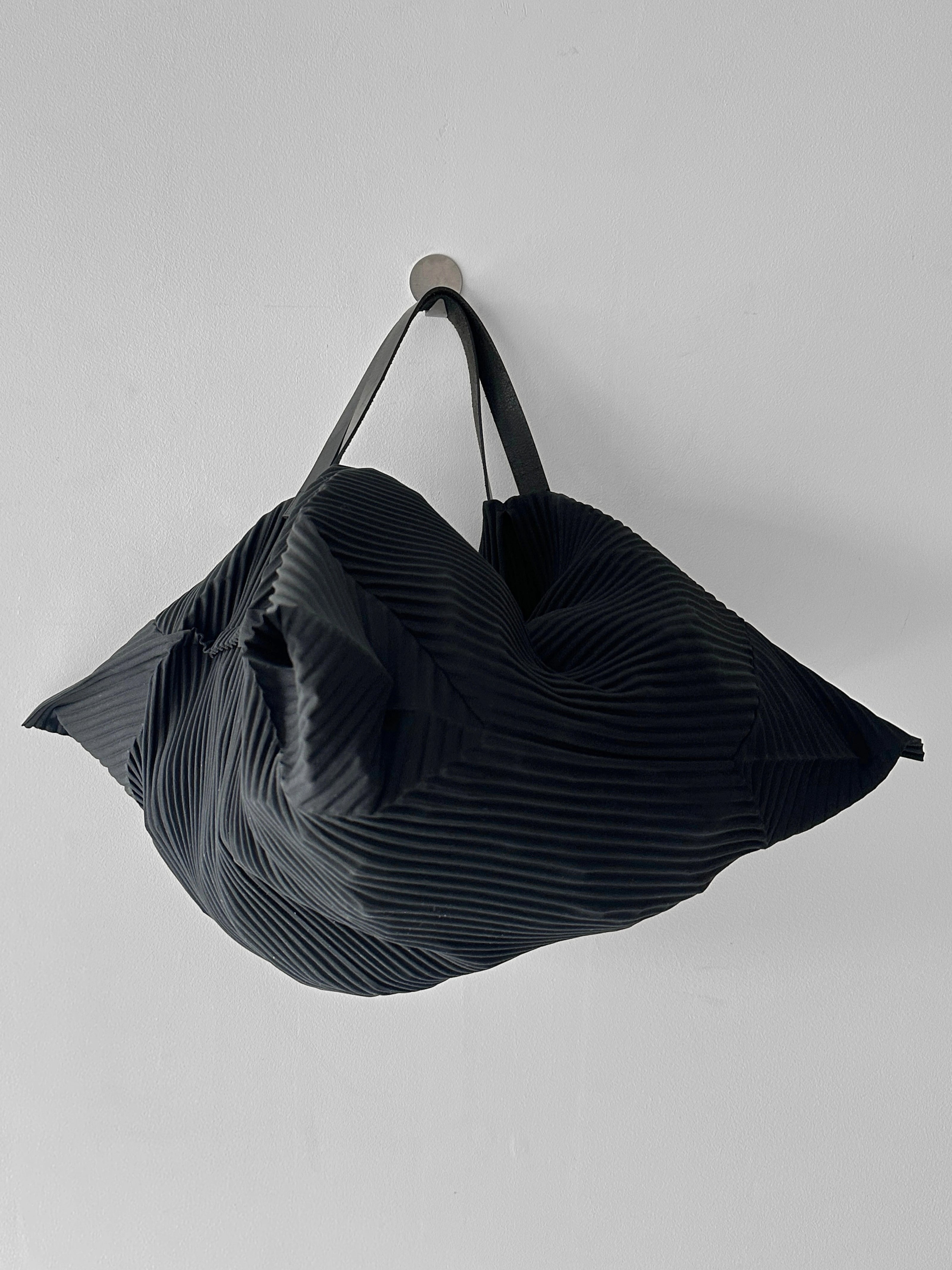 ISSEY MIYAKE ME - 2010s GEOMETRIC PLEATED TOTE BAG