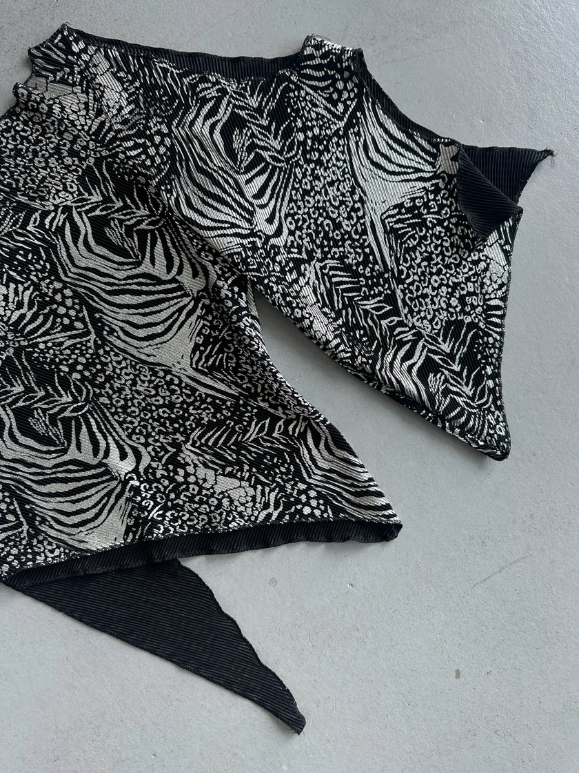 1990s ASYMMETRICAL TOP WITH FLOWING SLEEVE