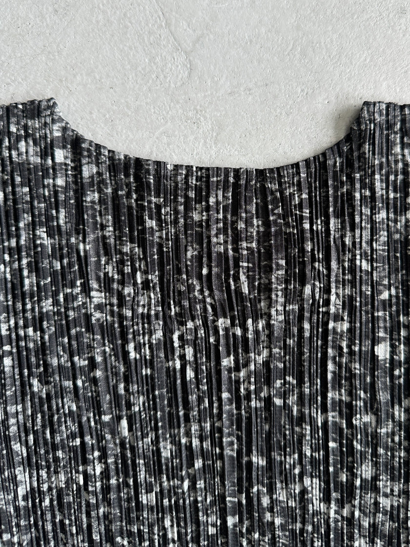 ISSEY MIYAKE PLEATS PLEASE - S/S 2008 ROUND NECK LONG VEST