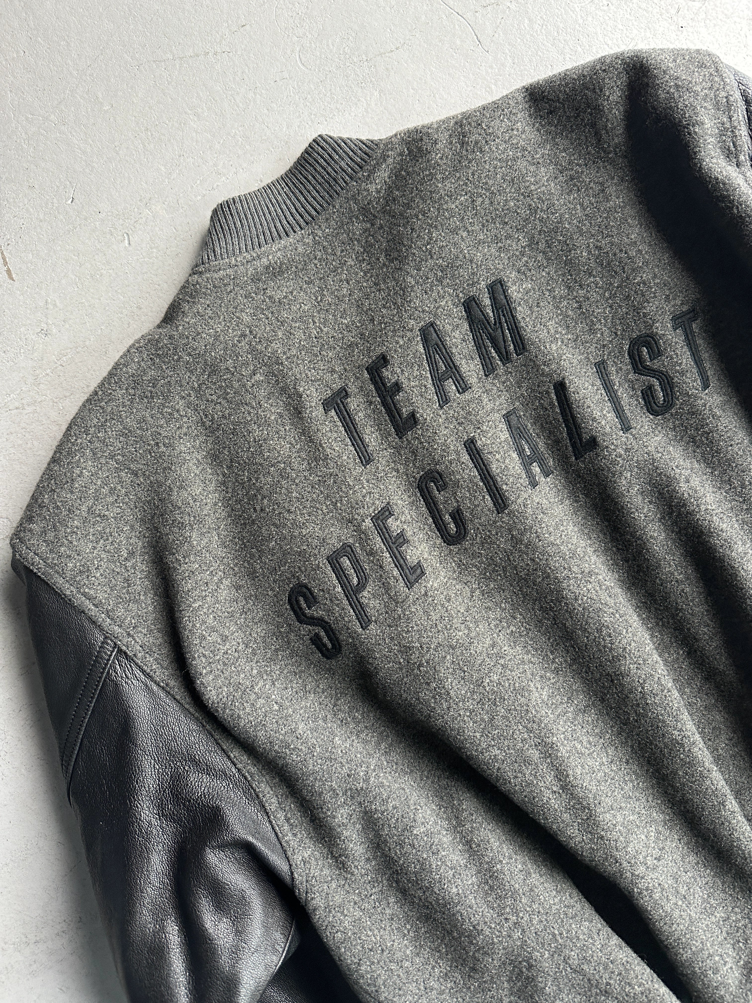 ISSEY MIYAKE HAI - 1980s BOMBER JACKET WITH CONTRASTING LEATHER SLEEVE