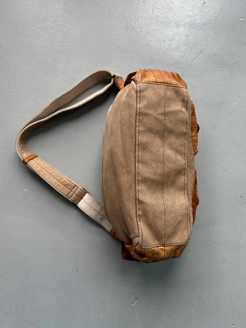 YOHJI YAMAMOTO Y'SACCS - 1990s SHOULDER BAG WITH OVERSIZED LEATHER POCKET