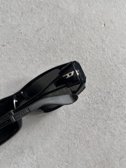 DIESEL - 2000s WRAPAROUND SUNGLASSES WITH METAL SCREW DETAIL