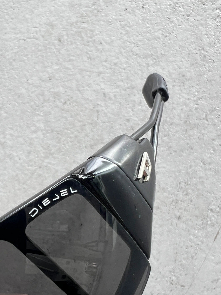 DIESEL - 2000s WRAPAROUND SUNGLASSES WITH METAL SCREW DETAIL