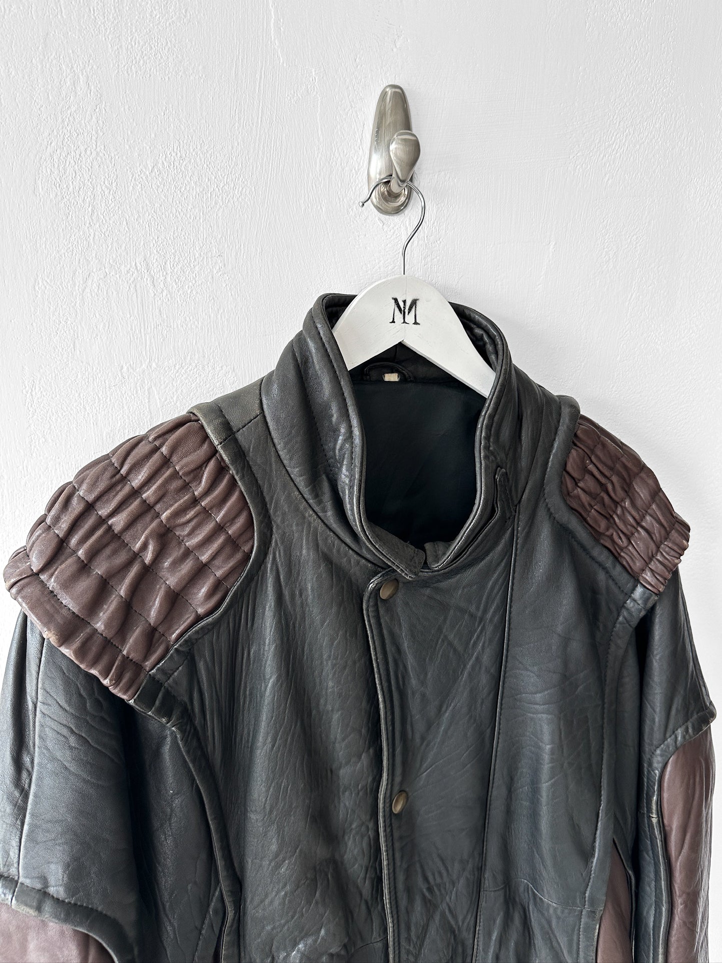 ITALIAN LABEL 1980s HEAVY LEATHER BOMBER JACKET