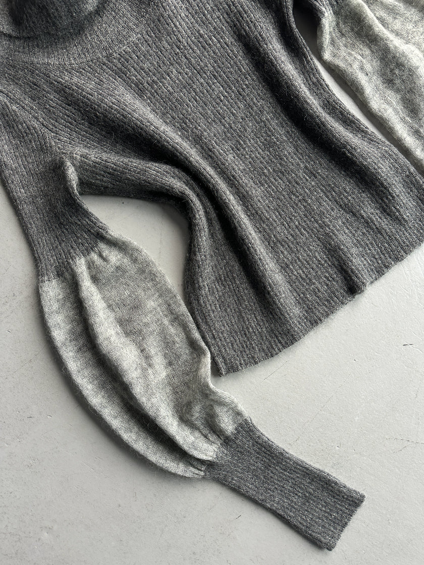 ITALIAN LABEL - early 2000s ELONGATED SLEEVE TURTLE NECK KNIT TOP