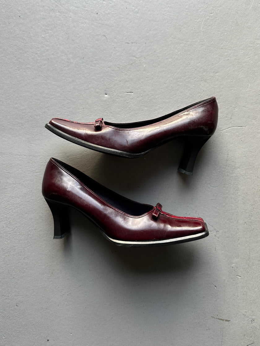 ITALIAN LABEL 1990s SQUARE TOE LEATHER PUMPS