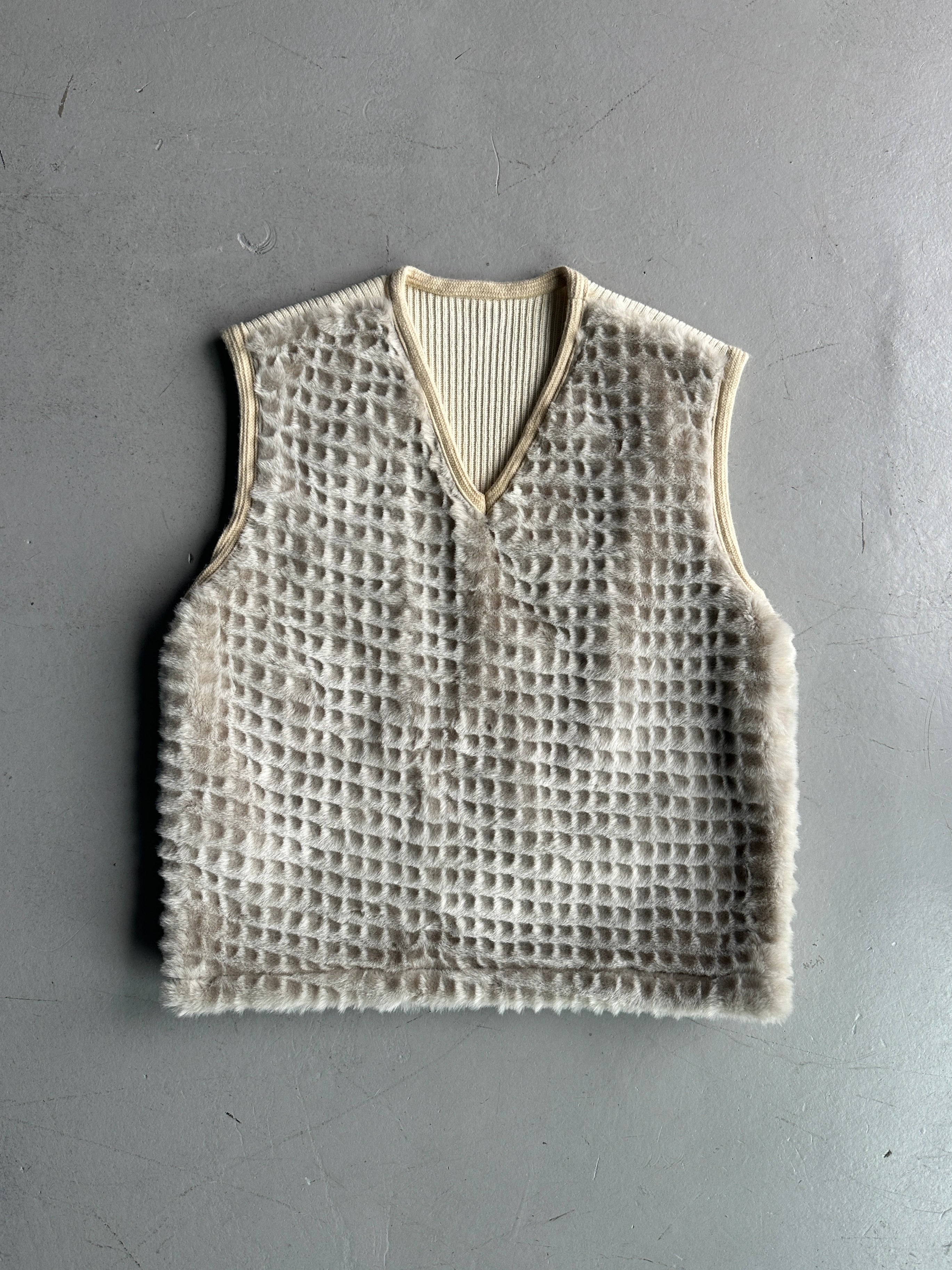 DEXTER WONG - 1990s FAUX FUR FRONT ZIPPED SIDE KNIT VEST