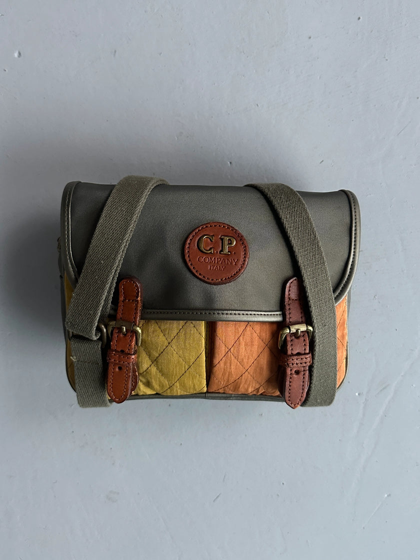 C.P. COMPANY - 1980s MESSENGER BAG WITH CONTRASTING QUILTED FRONT POCKETS