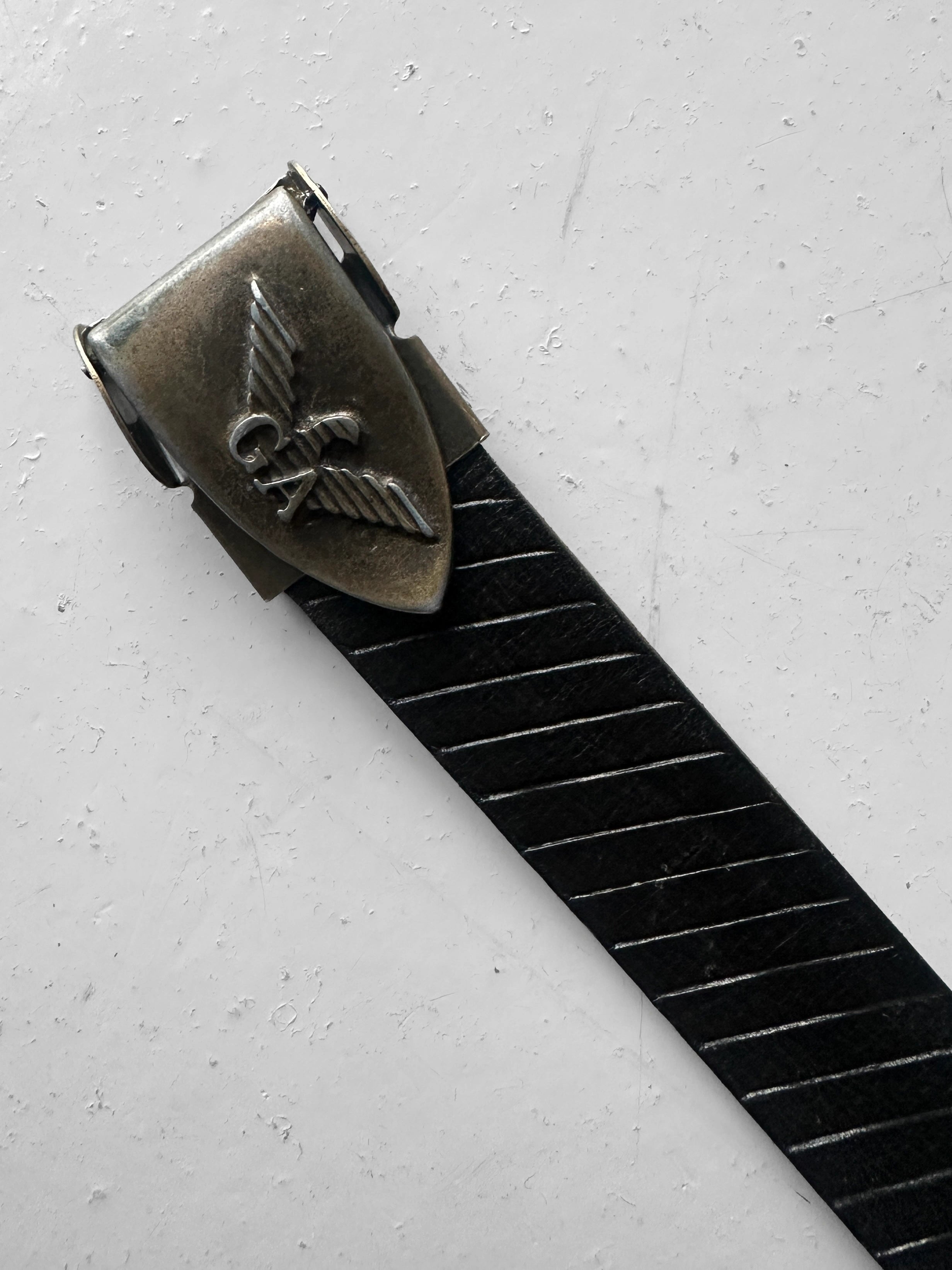 GIORGIO ARMANI  - 1980s EMBOSSED LEATHER BELT WITH BRASS BUCKLE