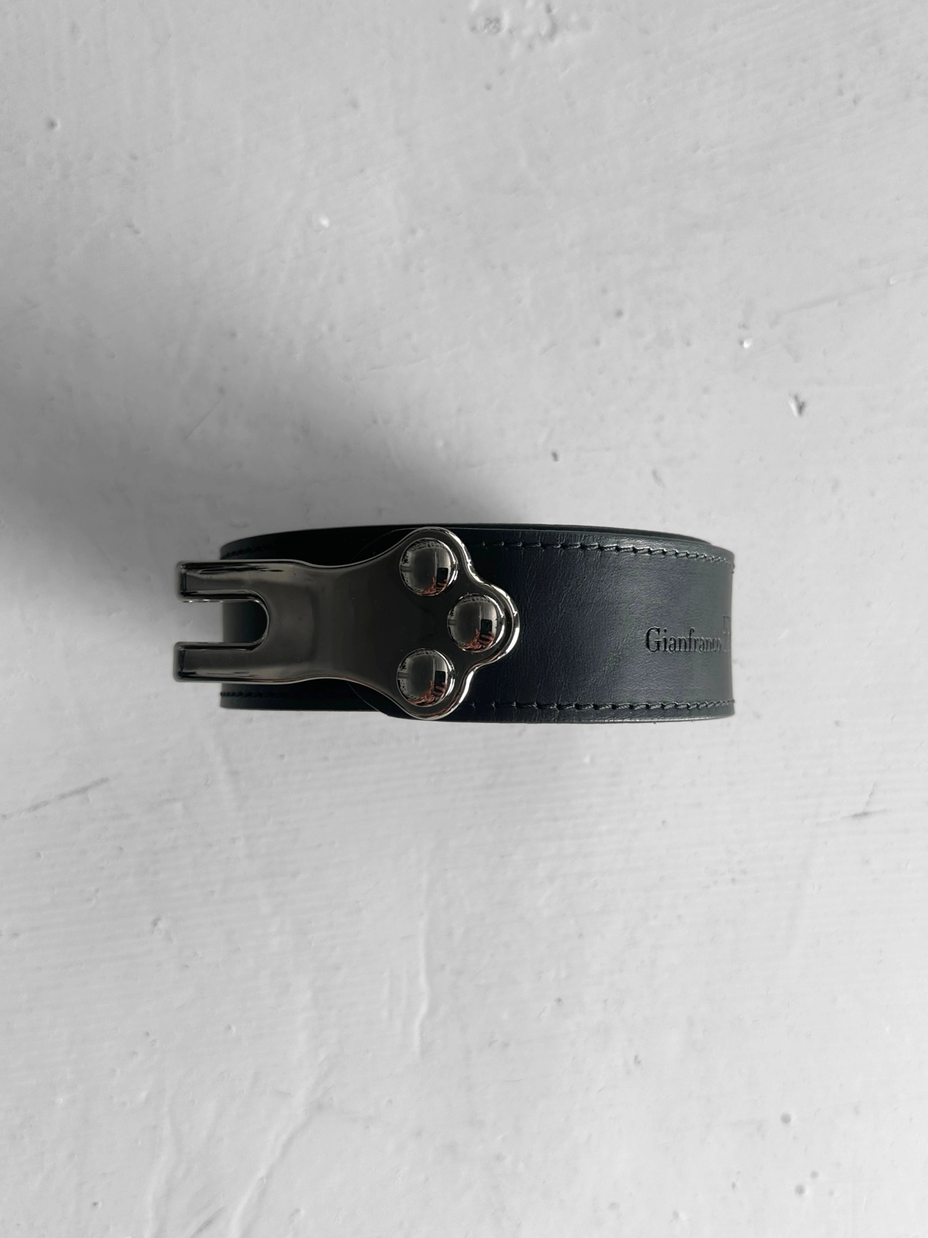 GIANFRANCO FERRÉ - early 2000s LEATHER BELT WITH HOOK BUCKLE DETAIL