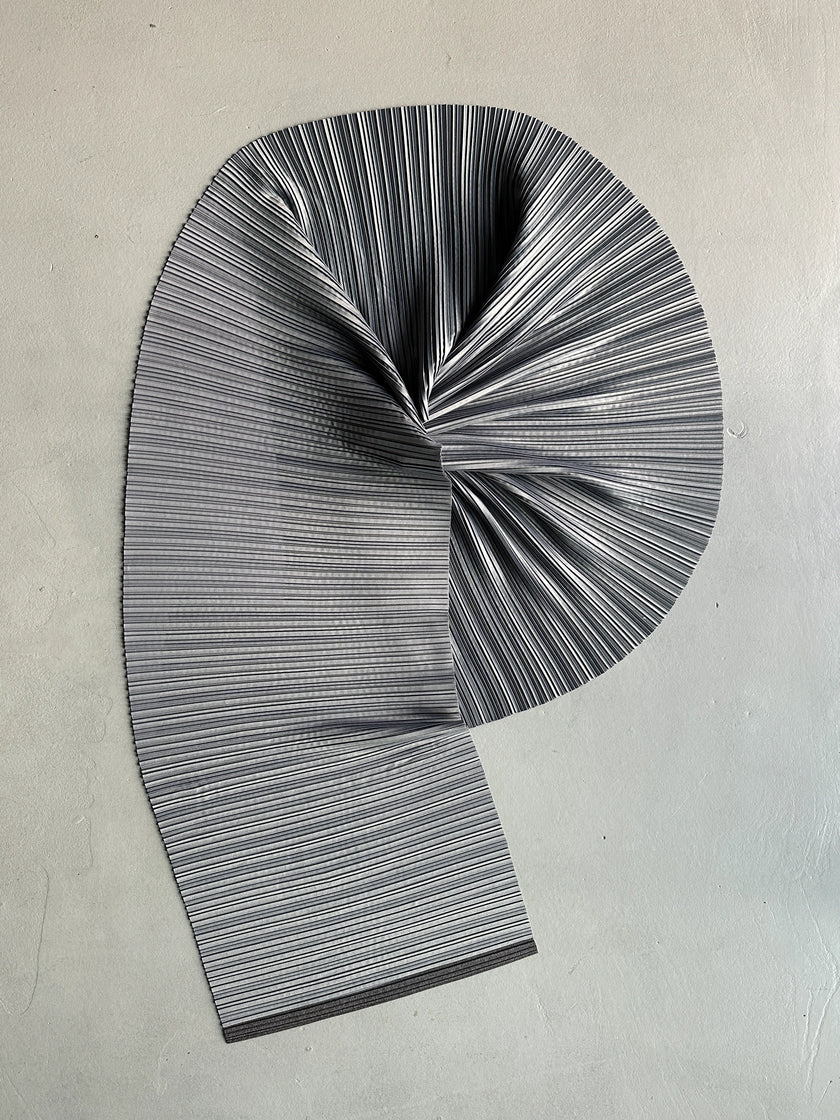 ISSEY MIYAKE X IITTALA - 2016 EXTRA LONG PLEATED TABLEWEAR KIMONO