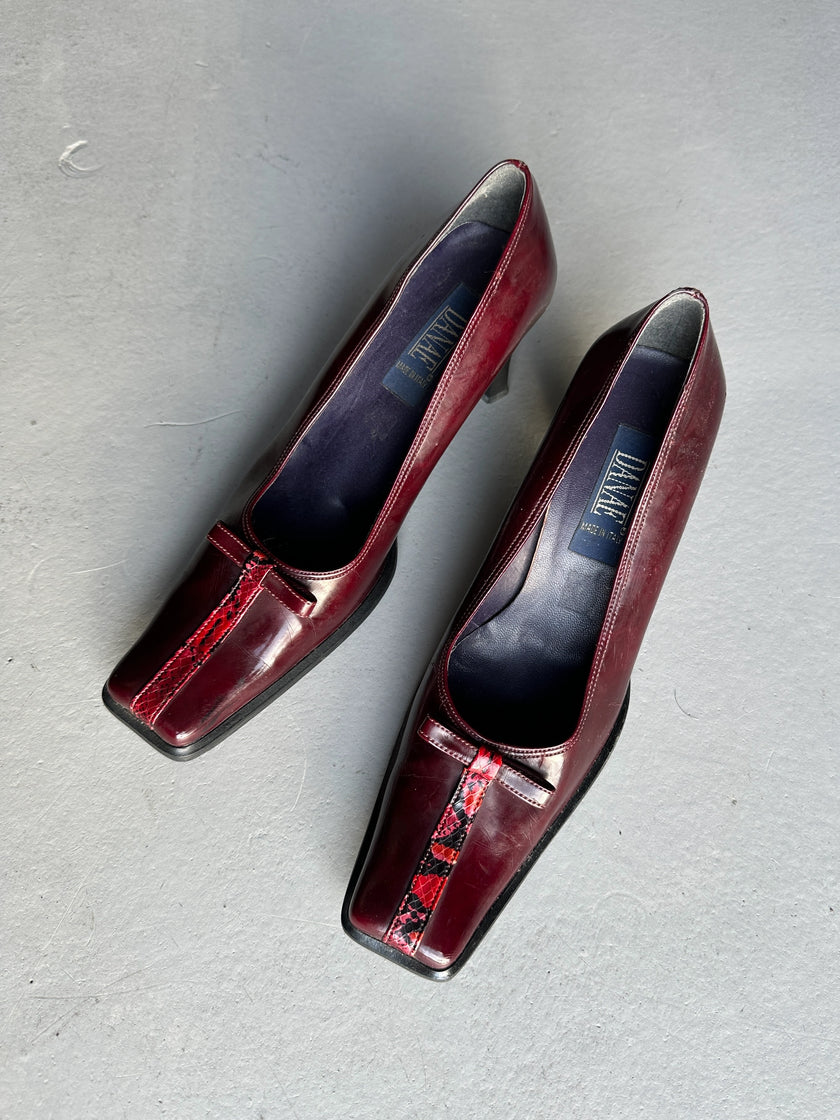 ITALIAN LABEL 1990s SQUARE TOE LEATHER PUMPS