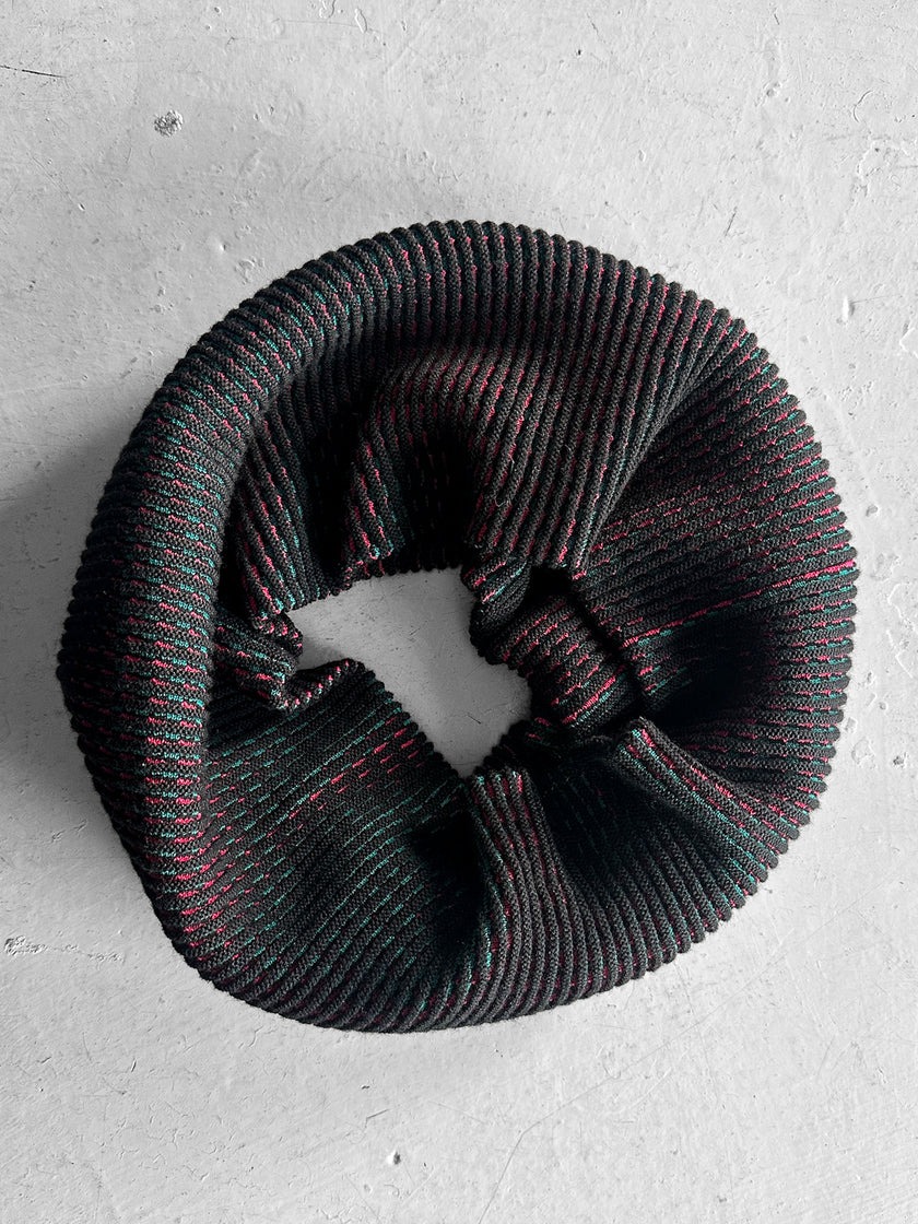 ISSEY MIYAKE - F/W 2017 SCULPTURAL RIBBED COLLAR