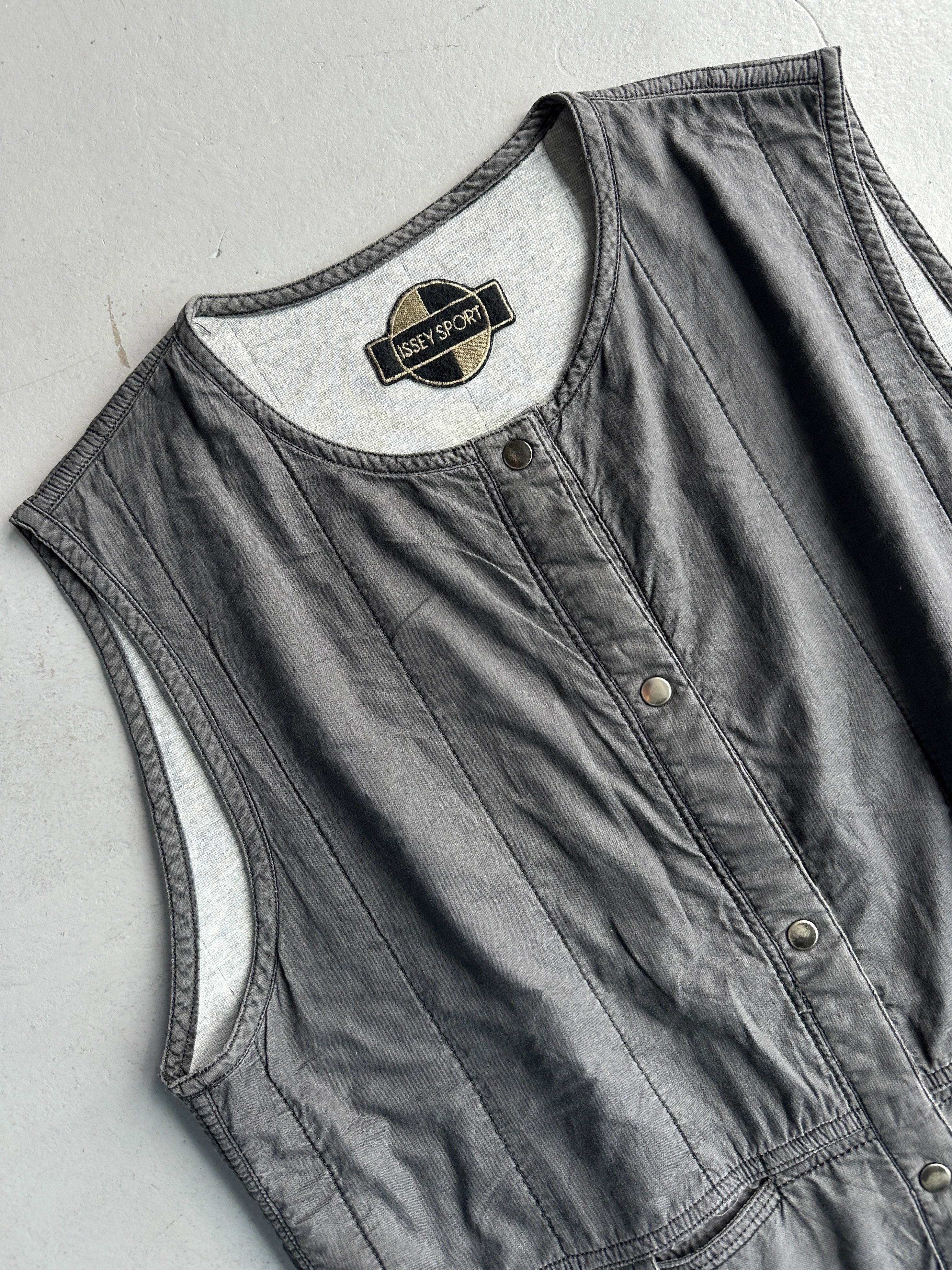 ISSEY MIYAKE - 1990s REVERSIBLE PARACHUTE VEST WITH OVERSIZED POCKETS