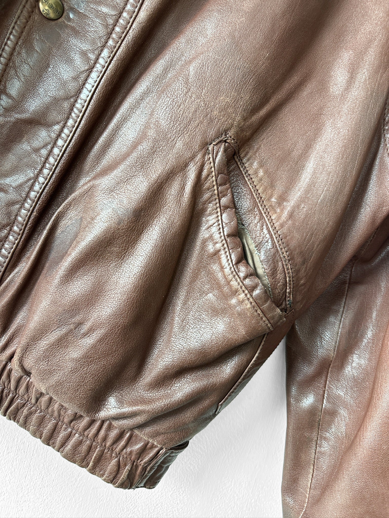 ICEBERG - 1980s LEATHER BOMBER JACKET WITH SHEARLING COLLAR