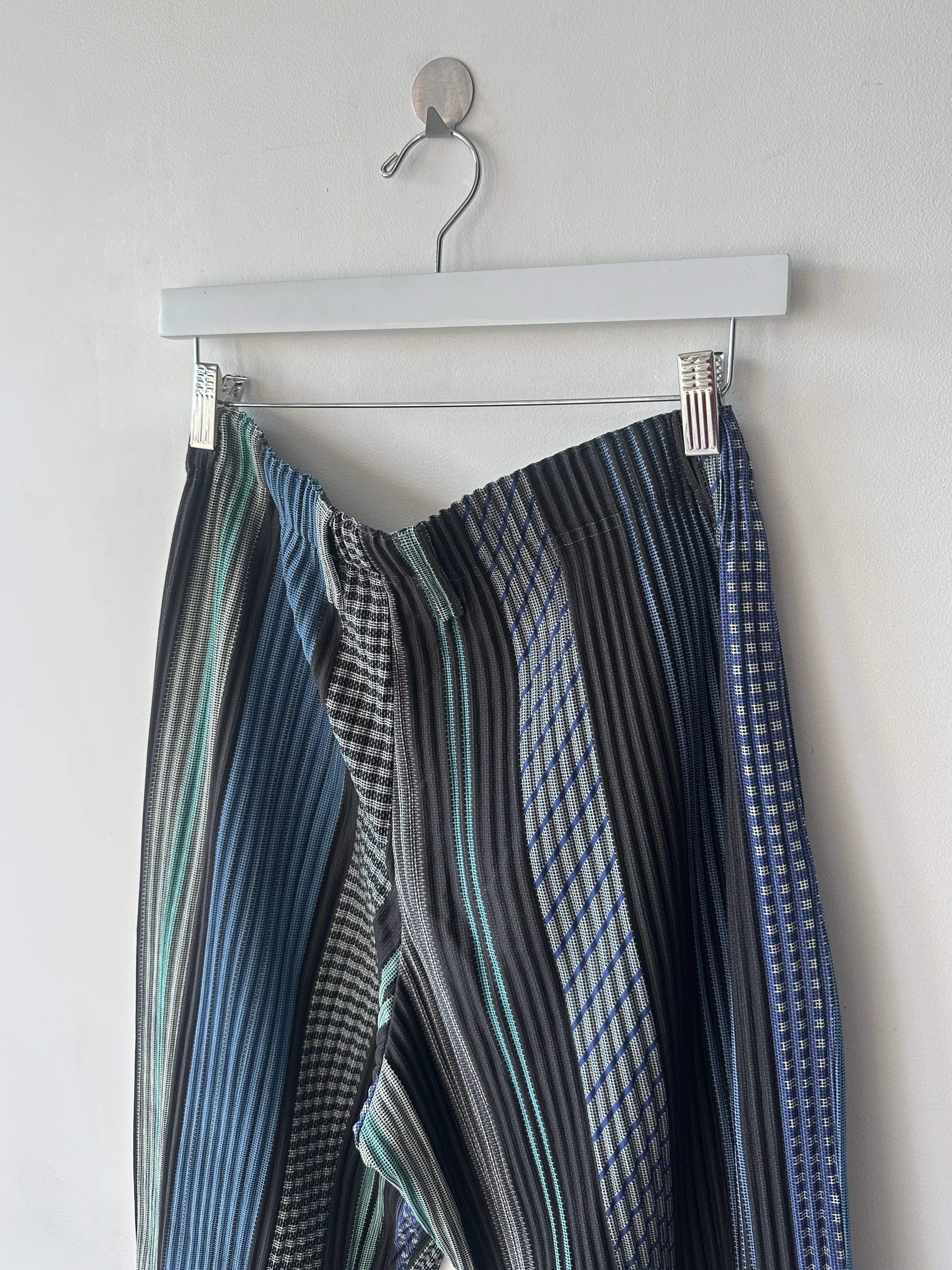 ISSEY MIYAKE - F/W 2021 PLEATED TROUSERS