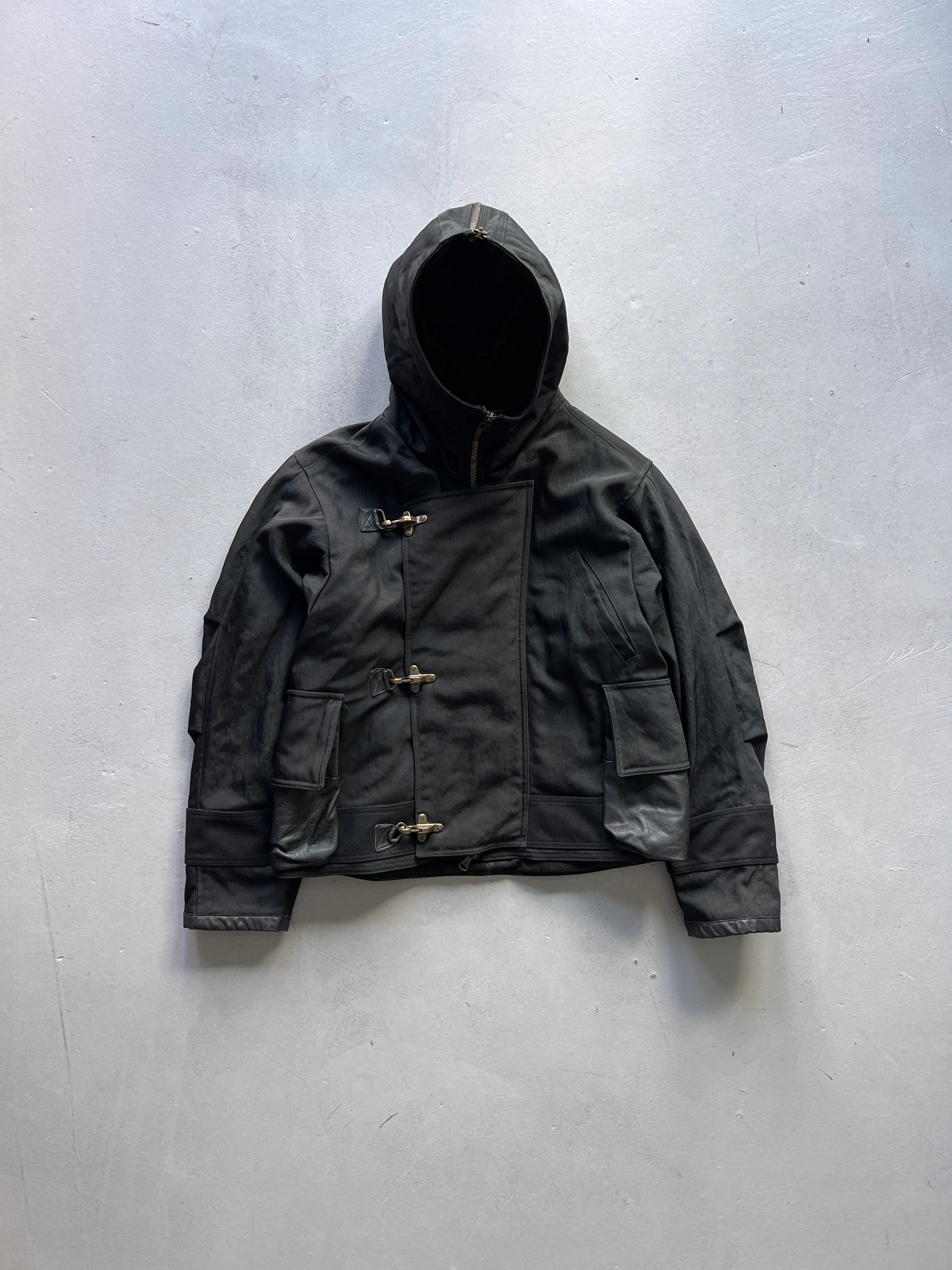GIANFRANCO FERRÉ – 1990s BLACK HOODED JACKET WITH TOGGLE CLOSURES