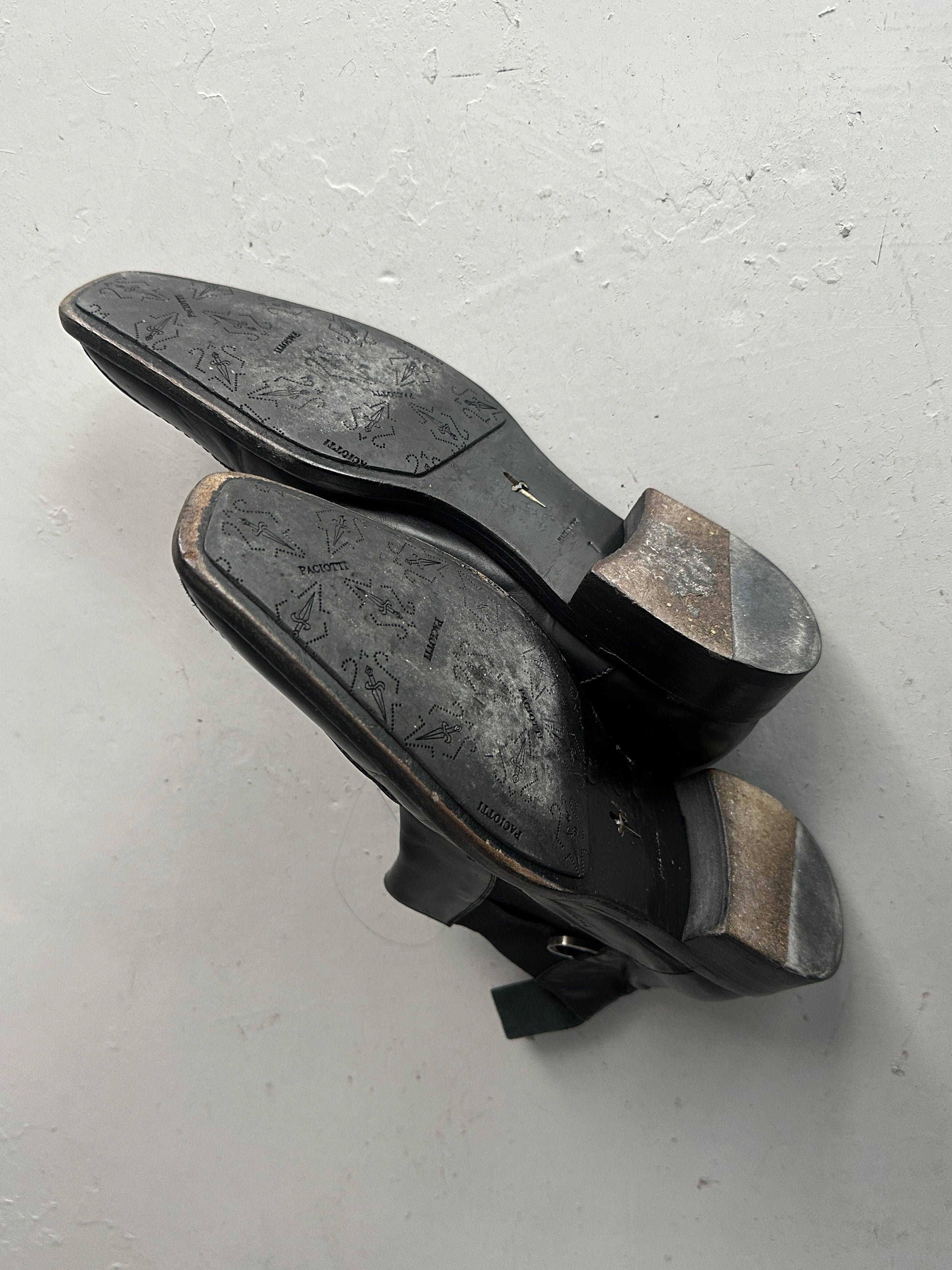 ITALIAN LABEL 2000s LEATHER BOOTS WITH APRON STITCHING