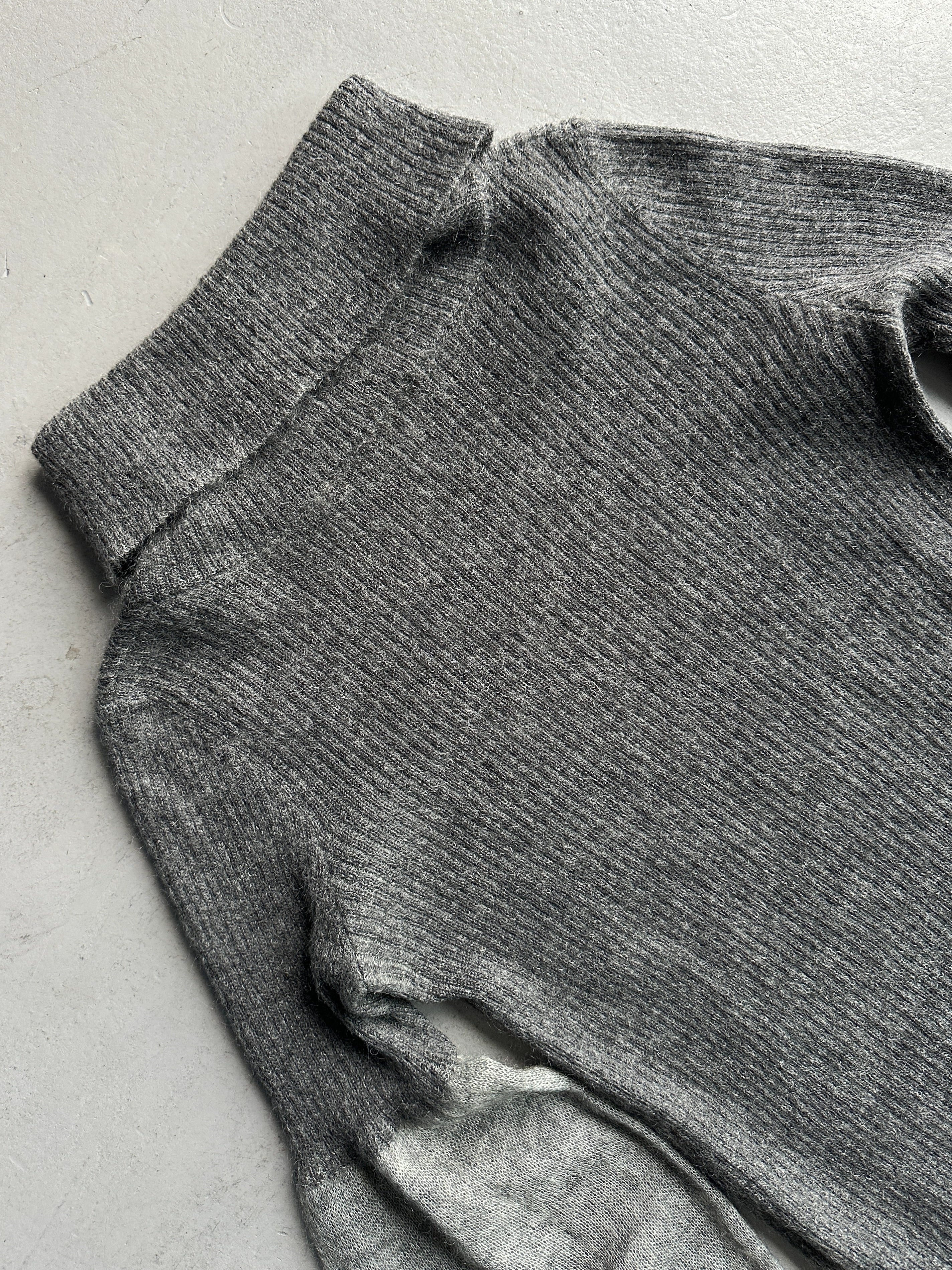 ITALIAN LABEL - early 2000s ELONGATED SLEEVE TURTLE NECK KNIT TOP