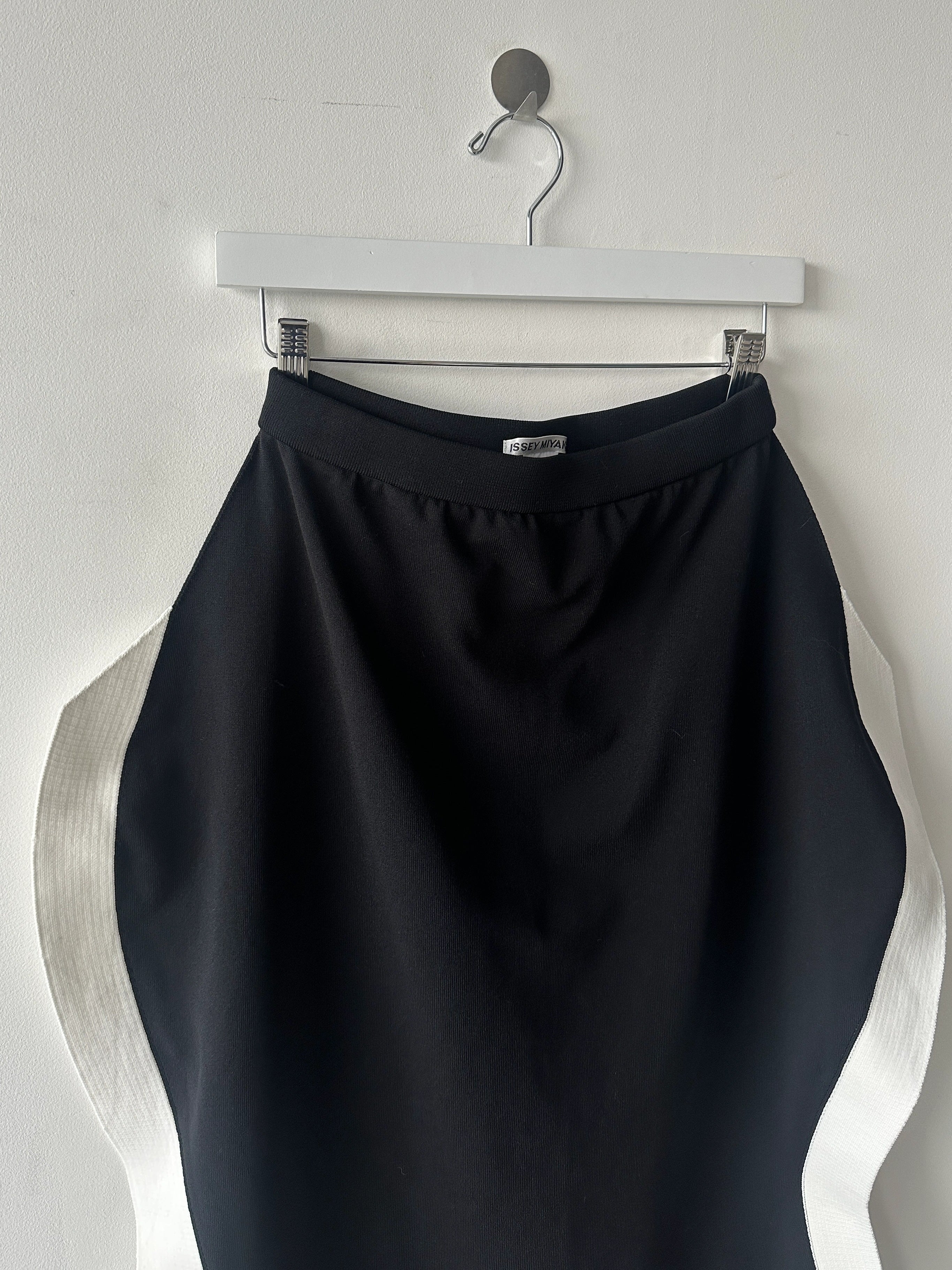 ISSEY MIYAKE -  F/W 2023 SCULPTURAL SKIRT WITH CURVED SIDE PANELS