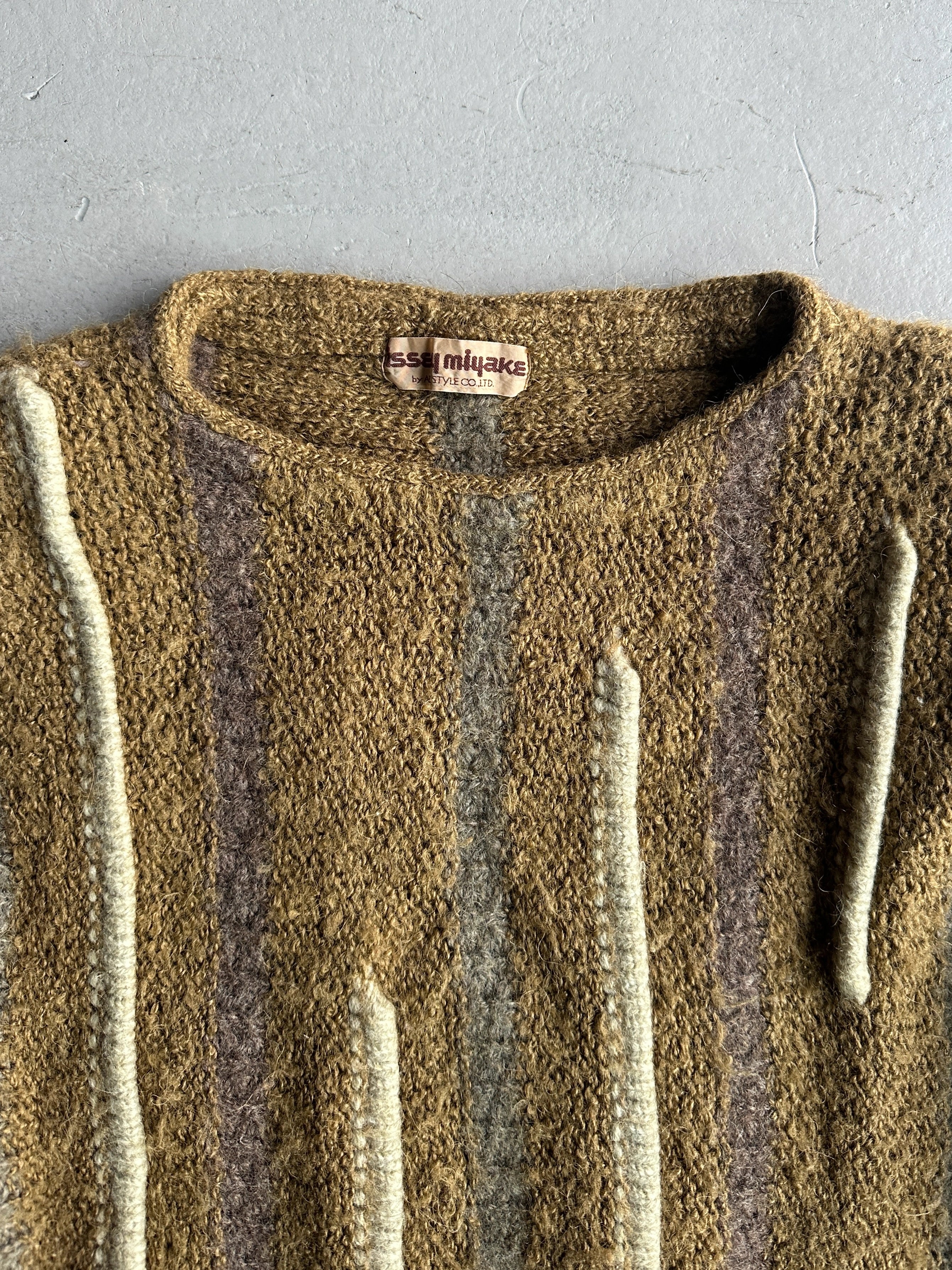 ISSEY MIYAKE - early 1980s 3D KNIT JUMPER WITH PADDED SHOULDERS